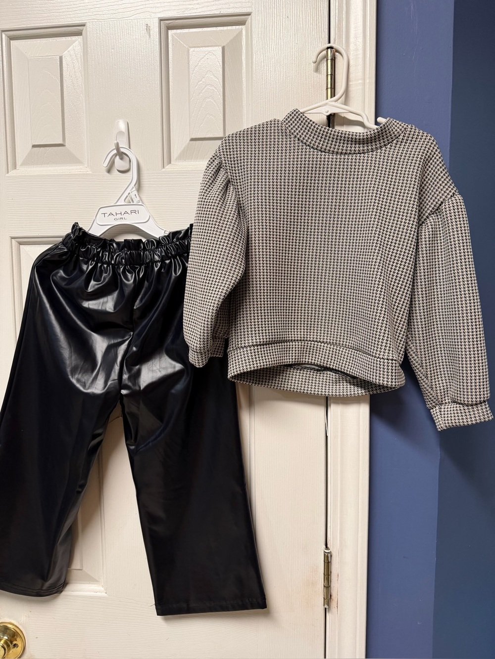 Rachel Zoe 2Pc Set Size 4T Faux Leather Pants and Black White Top